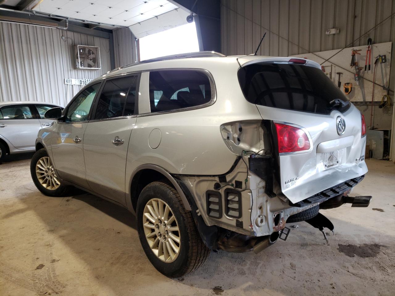 Photo 3 from auction – 2011 BUICK ENCLAVE CX with VIN 5GAKVBEDXBJ149001