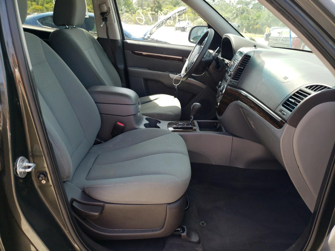 Photo 5 from auction – 2010 HYUNDAI SANTA FE G with VIN 5NMSGDAB0AH408544