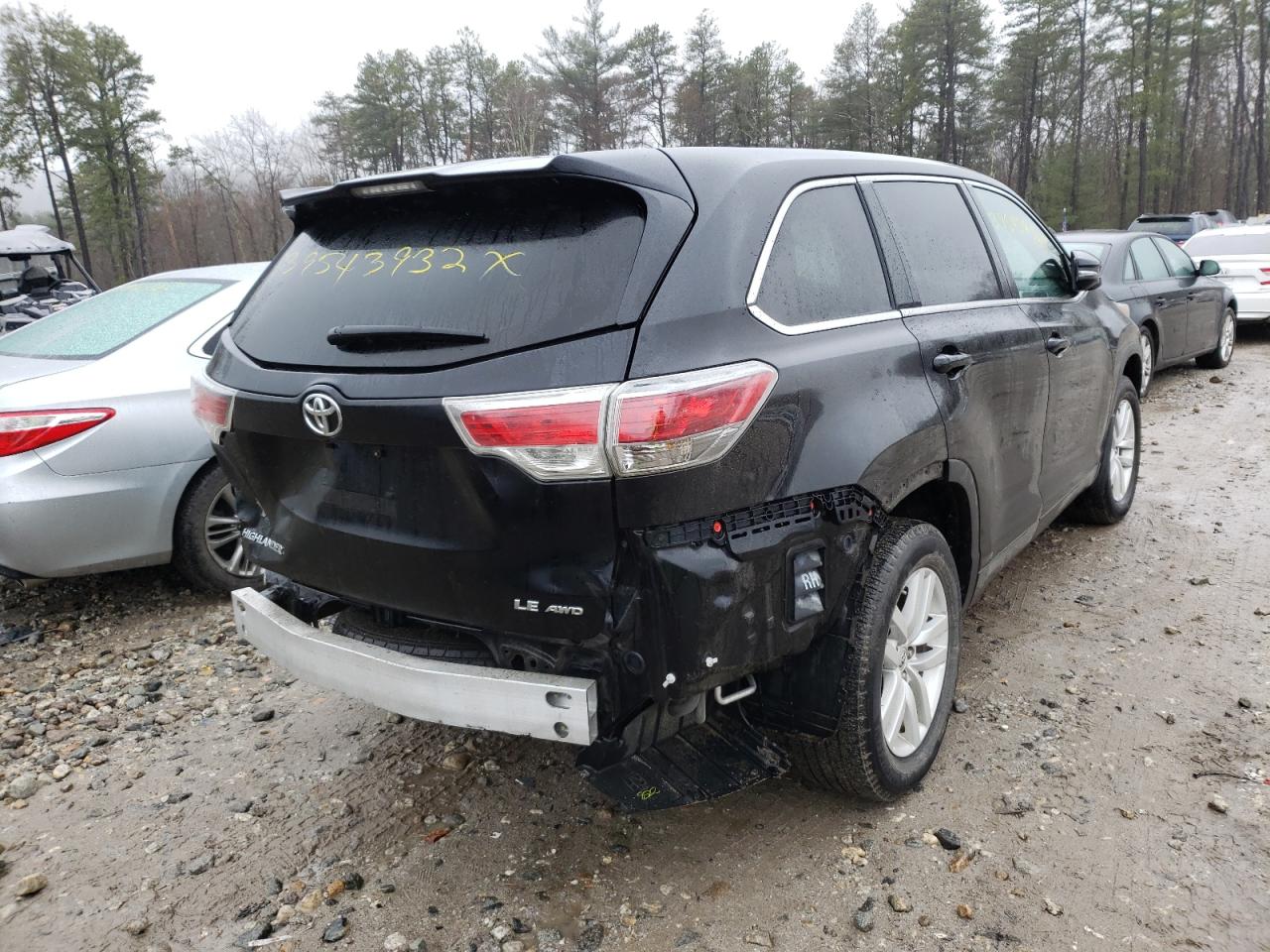 Photo 4 from auction – 2015 TOYOTA HIGHLANDER with VIN 5TDBKRFH9FS176863