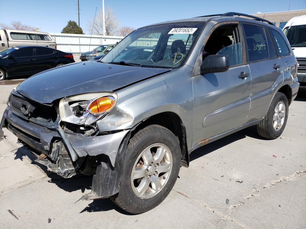 Photo 2 from auction – 2005 TOYOTA RAV4 with VIN JTEHD20V150069586