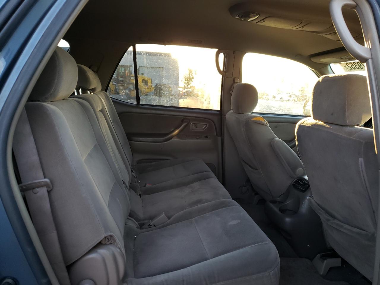 Photo 6 from auction – 2006 TOYOTA SEQUOIA SR with VIN 5TDZT34A96S279649