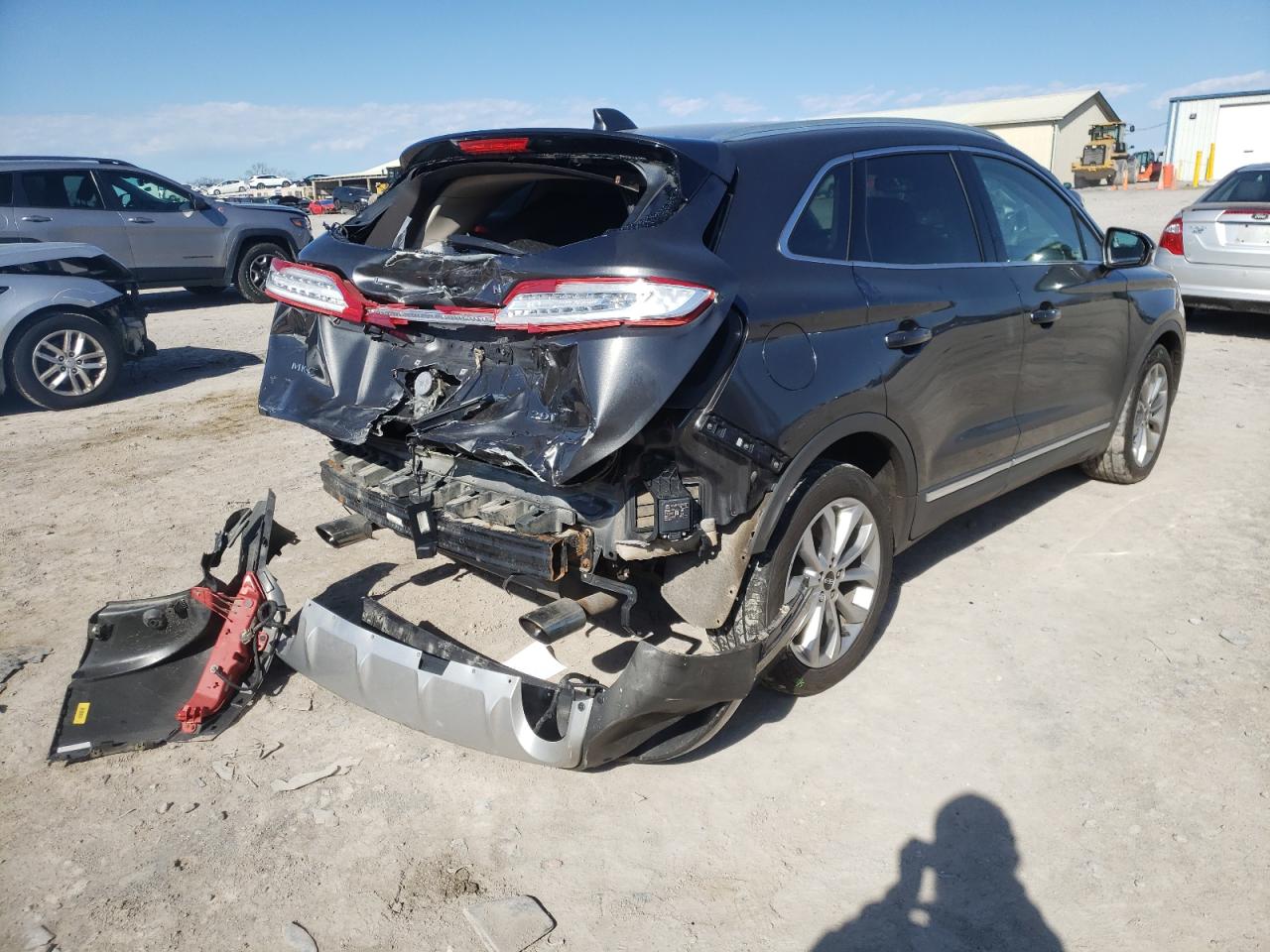 Photo 4 from auction – 2017 LINCOLN MKC SELECT with VIN 5LMCJ2C91HUL63128