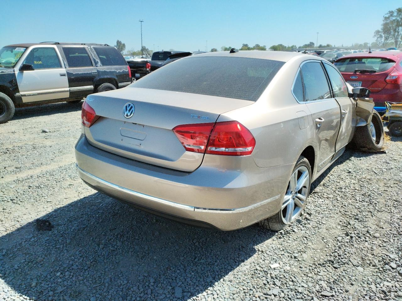 Photo 4 from auction – 2015 VOLKSWAGEN PASSAT SE with VIN 1VWBT7A32FC089544