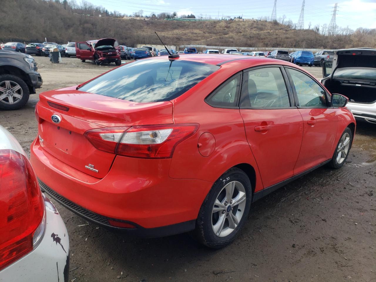 Foto 4 de la subasta – 2013 FORD FOCUS SE con VIN 1FADP3F28DL113714