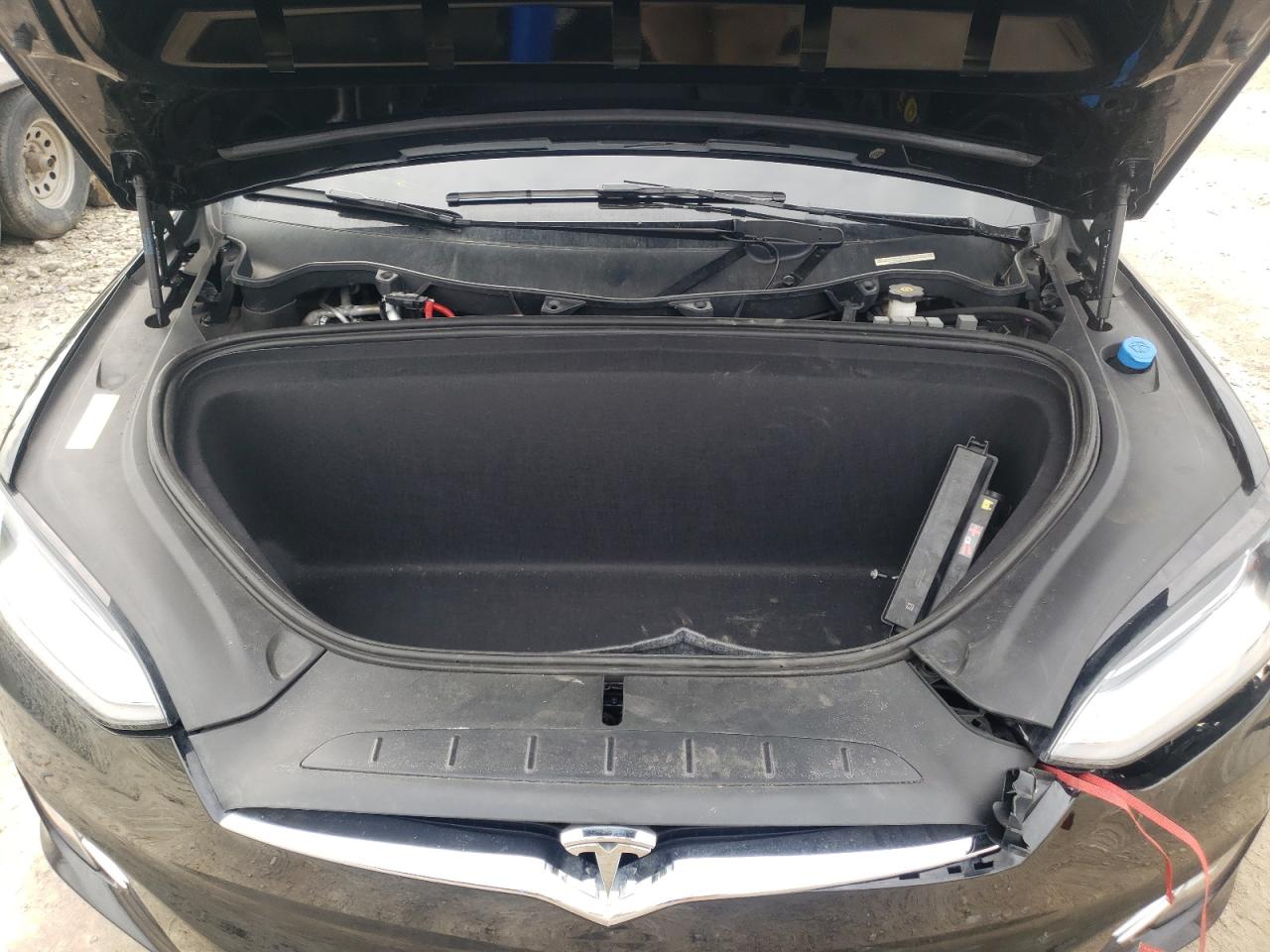 Photo 7 from auction – 2016 TESLA MODEL X with VIN 5YJXCAE47GF015081
