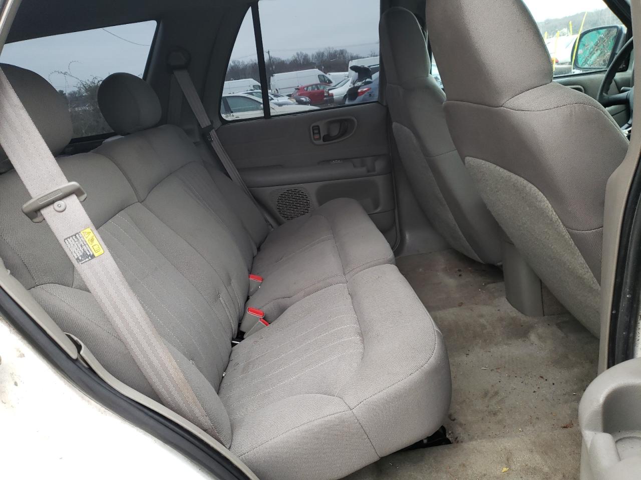 Photo 6 from auction – 2004 CHEVROLET BLAZER with VIN 1GNDT13X24K146733