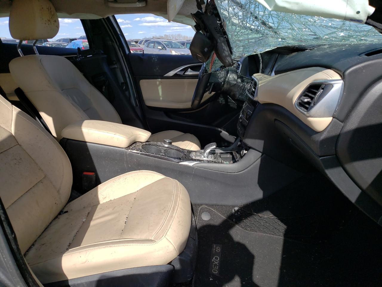Photo 5 from auction – 2017 INFINITI QX30 BASE with VIN SJKCH5CP9HA021539