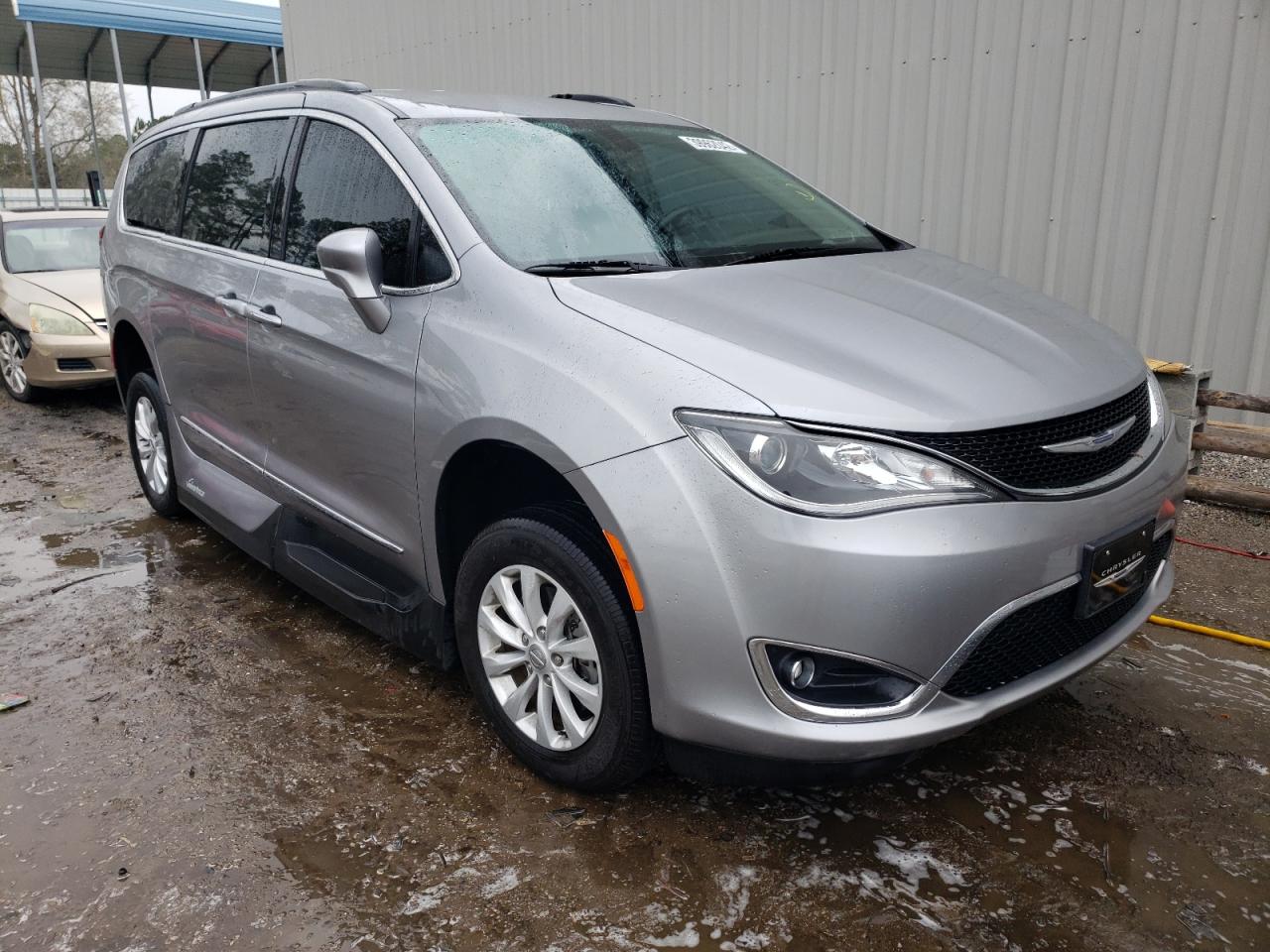 CHRYSLER PACIFICA T 2017 with VIN 2C4RC1BG6HR527542 - Photo from auction