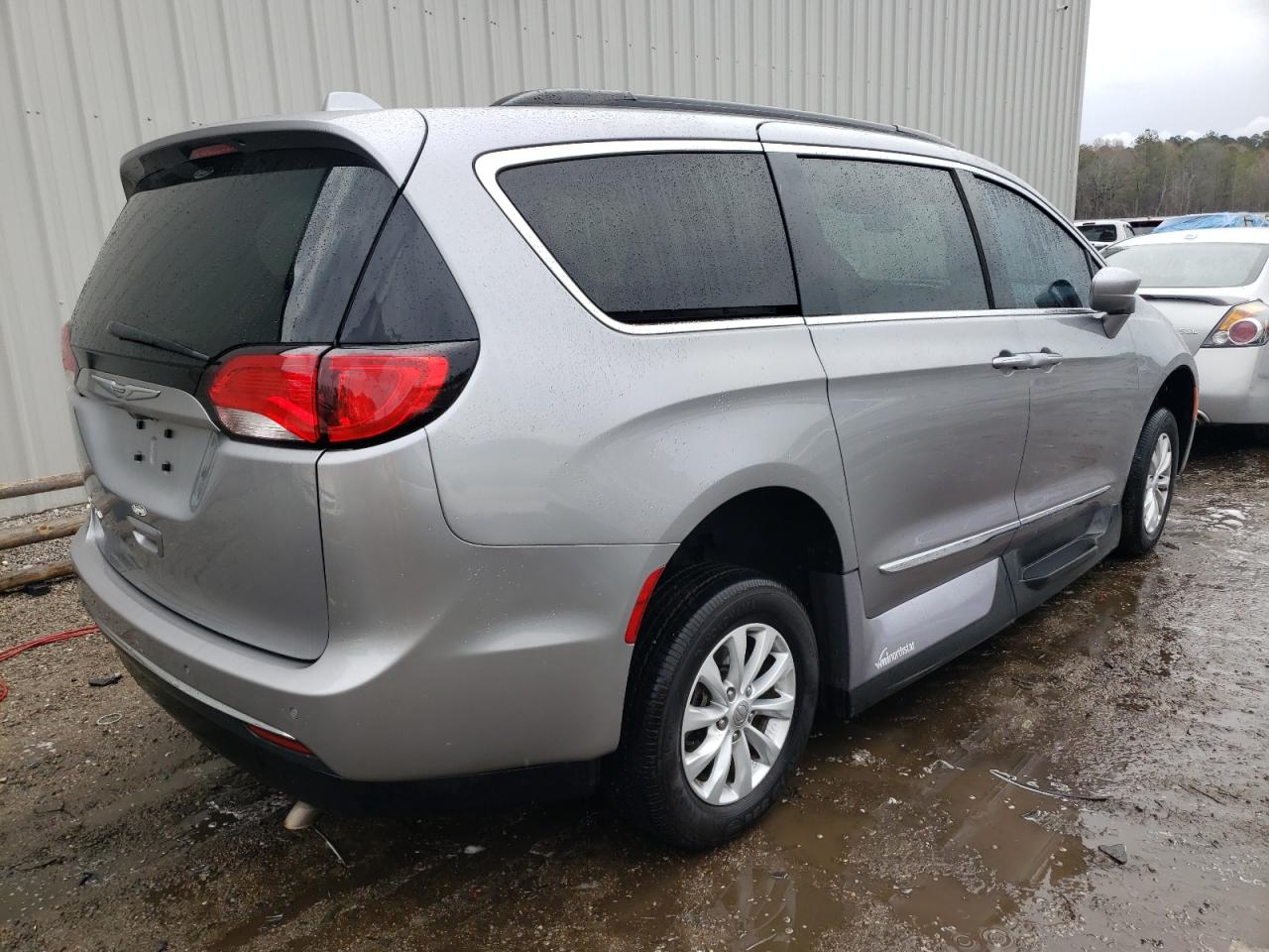 Photo 4 from auction – 2017 CHRYSLER PACIFICA T with VIN 2C4RC1BG6HR527542