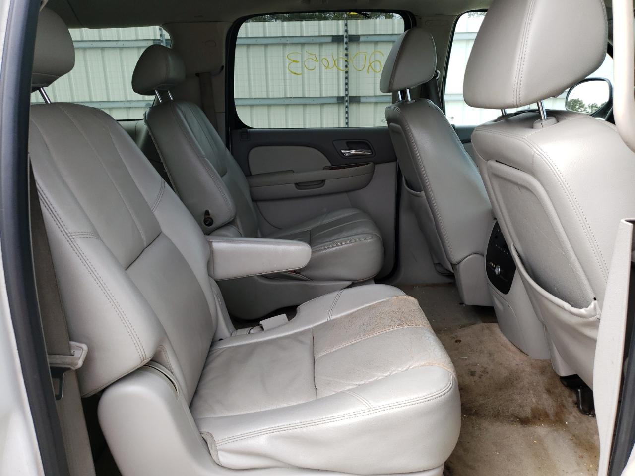 Photo 6 from auction – 2008 CHEVROLET SUBURBAN C with VIN 1GNFC16058R236222