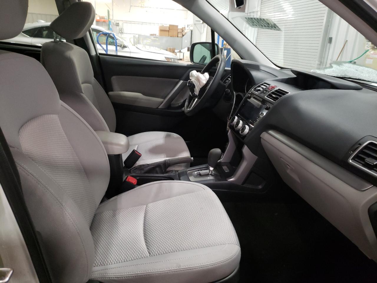 Photo 5 from auction – 2018 SUBARU FORESTER 2 with VIN JF2SJADC6JH593223