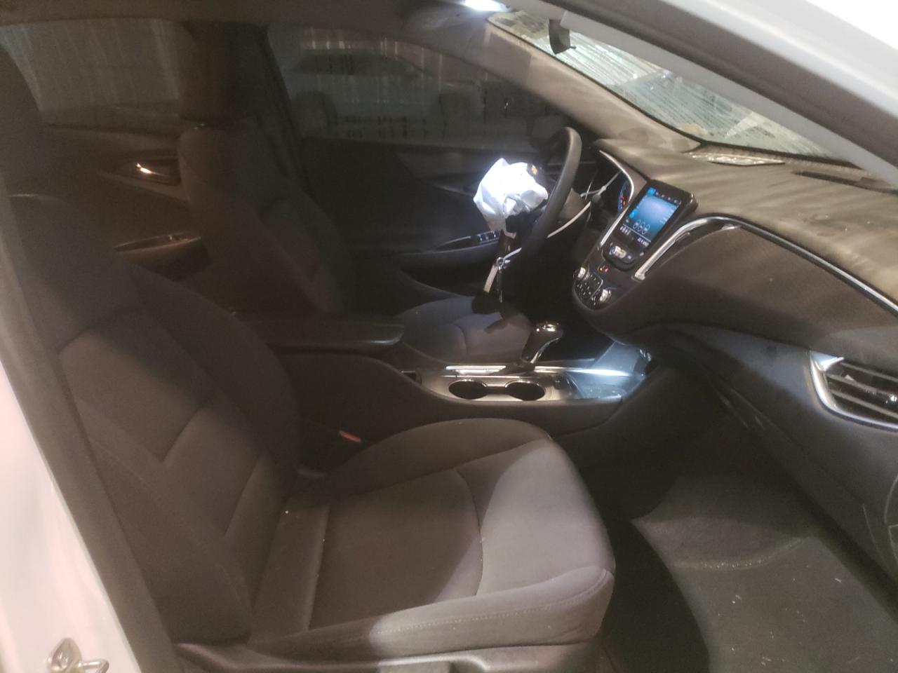 Photo 5 from auction – 2020 CHEVROLET MALIBU LT with VIN 1G1ZD5ST7LF077328