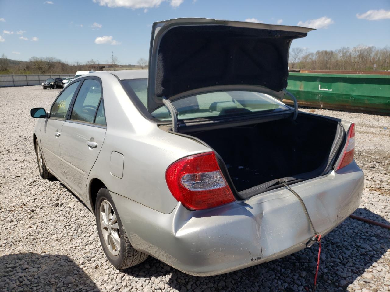 Photo 3 from auction – 2004 TOYOTA CAMRY LE with VIN 4T1BF32KX4U585607