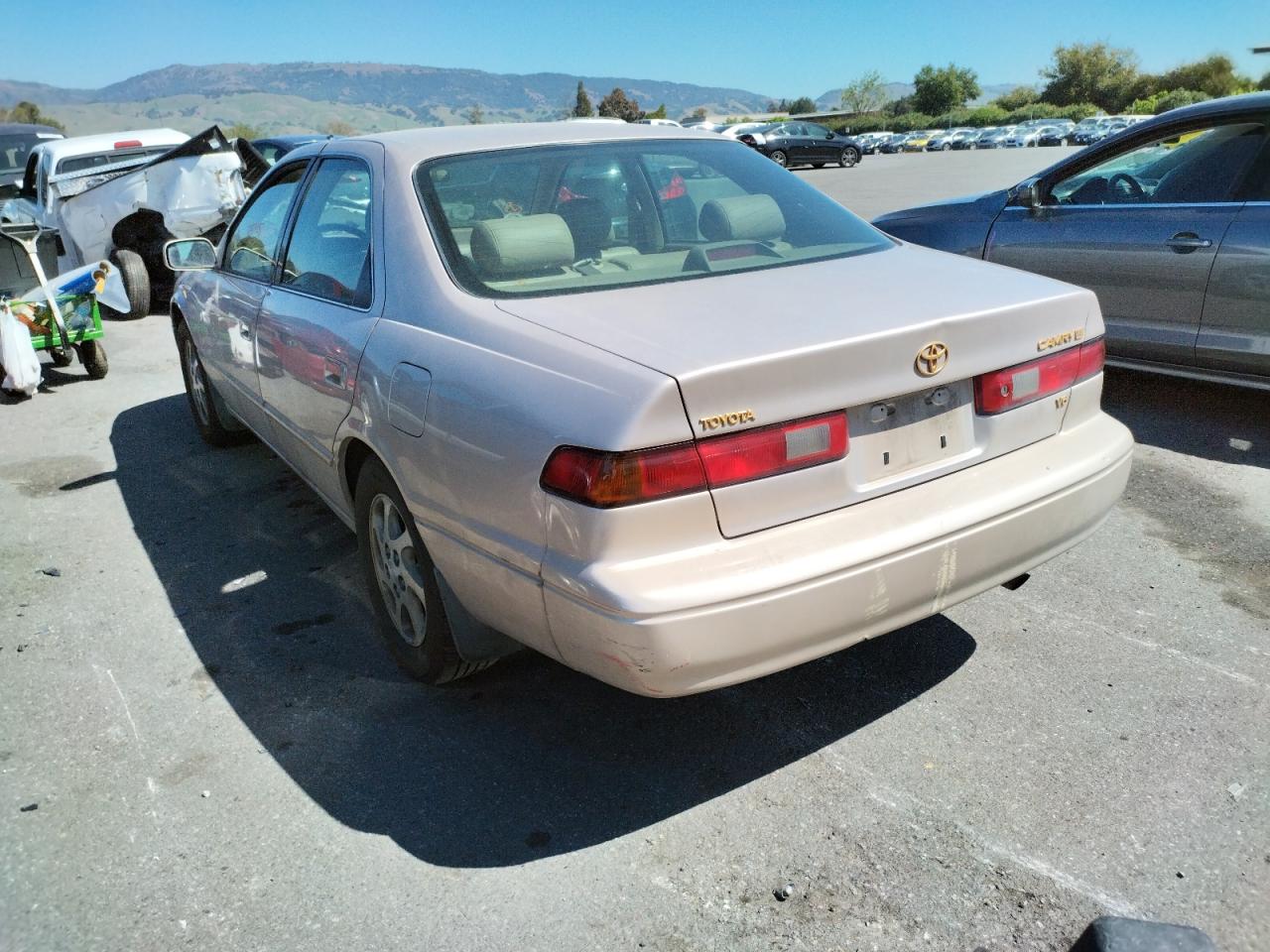 Photo 3 from auction – 1997 TOYOTA CAMRY CE with VIN 4T1BF22K6VU902147