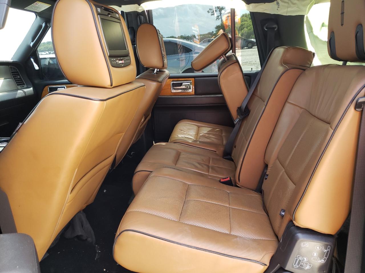 Photo 6 from auction – 2013 LINCOLN NAVIGATOR with VIN 5LMJJ3J5XDEL07433