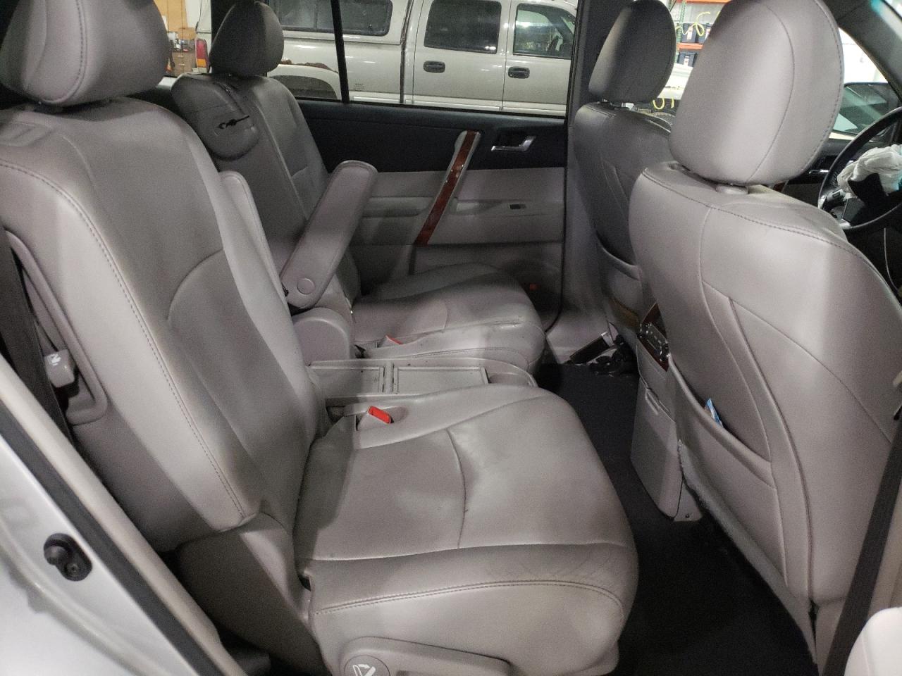 Photo 6 from auction – 2011 TOYOTA HIGHLANDER with VIN 5TDDK3EH7BS051345