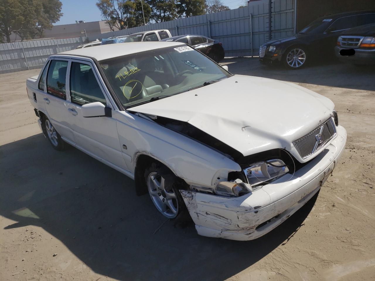 VOLVO S70 BASE 2000 with VIN YV1LS61J3Y2623821 - Photo from auction