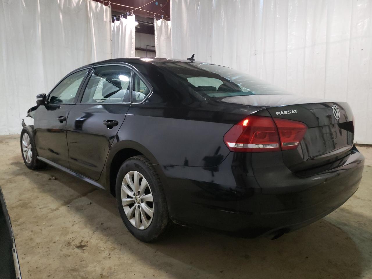 Photo 3 from auction – 2013 VOLKSWAGEN PASSAT S with VIN 1VWAP7A33DC090389