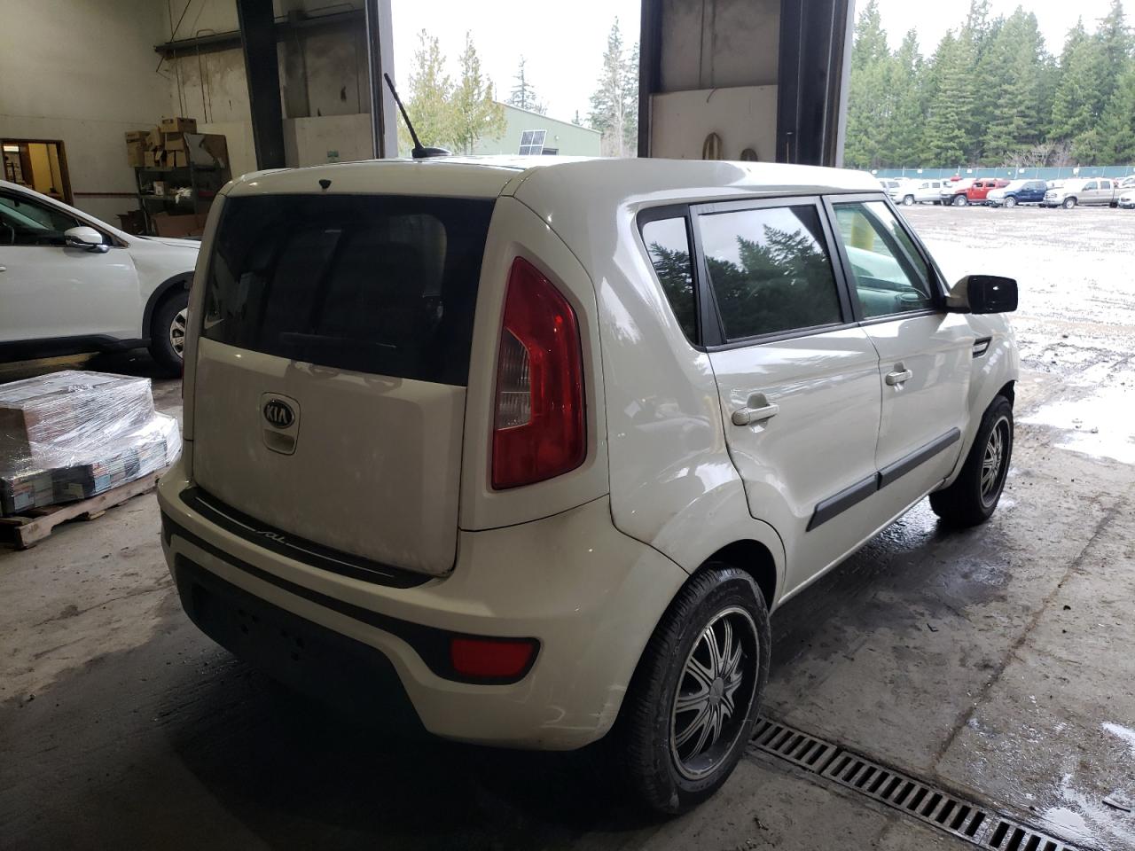 Photo 4 from auction – 2013 KIA SOUL with VIN KNDJT2A55D7495455