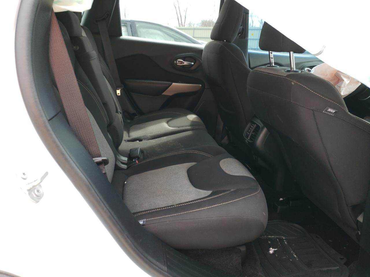 Photo 6 from auction – 2018 JEEP CHEROKEE L with VIN 1C4PJLCB1JD587264