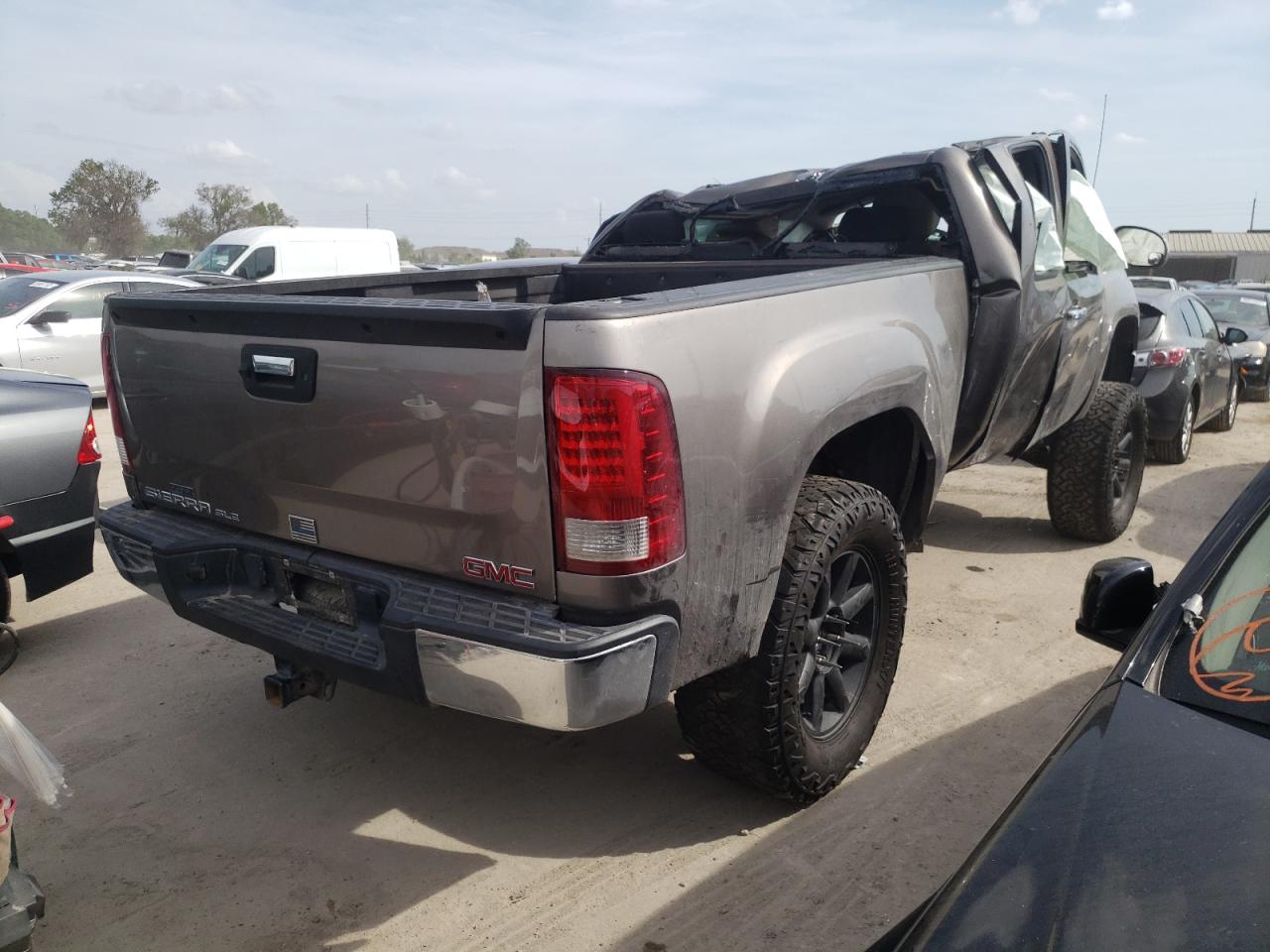 Photo 4 from auction – 2011 GMC SIERRA C15 with VIN 1GTR1VE09BZ325870