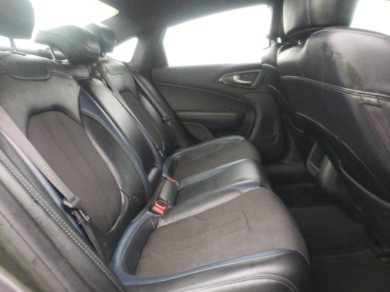 Photo 6 from auction – 2015 CHRYSLER 200 S with VIN 1C3CCCBB4FN693014