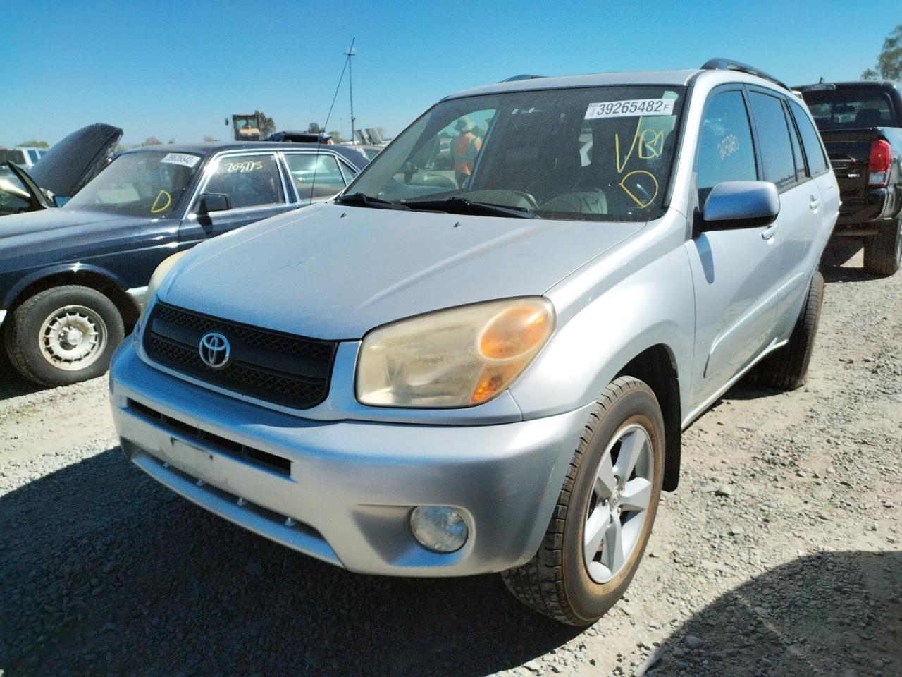 Photo 2 from auction – 2005 TOYOTA RAV4 with VIN JTEGD20V450089505