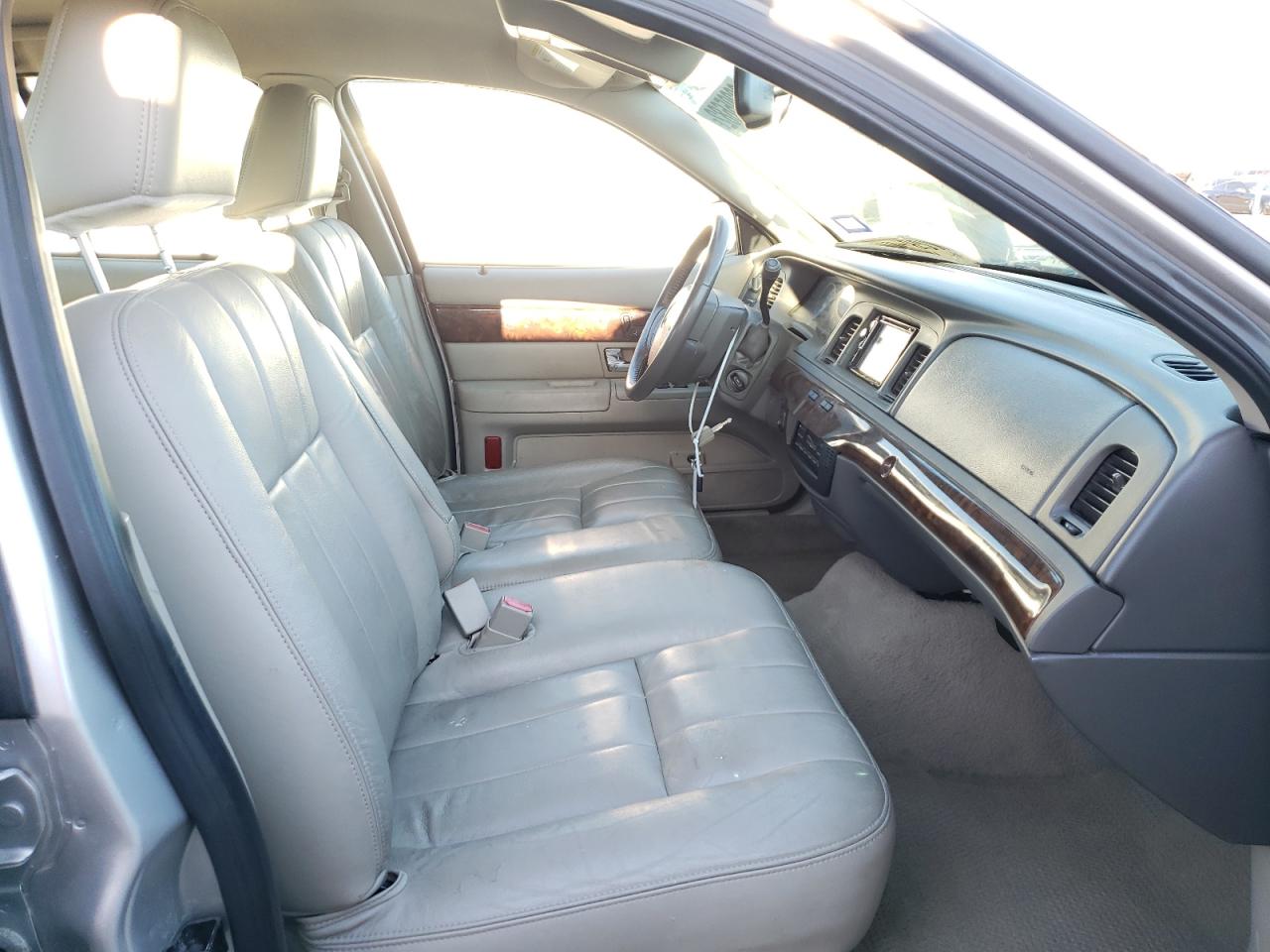 Photo 5 from auction – 2007 MERCURY GRAND MARQ with VIN 2MEFM75V87X622545