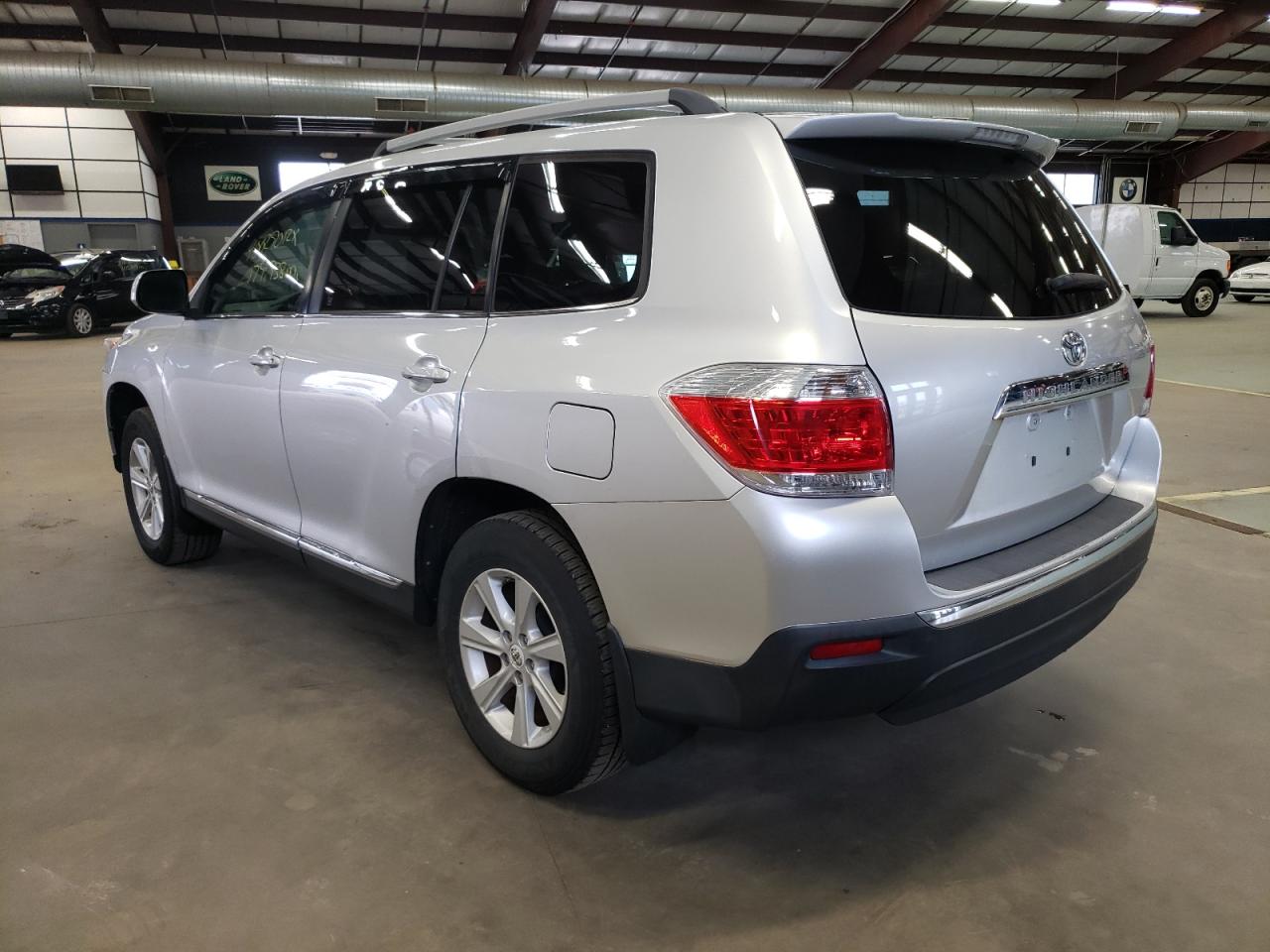 Photo 3 from auction – 2011 TOYOTA HIGHLANDER with VIN 5TDZK3EHXBS034402