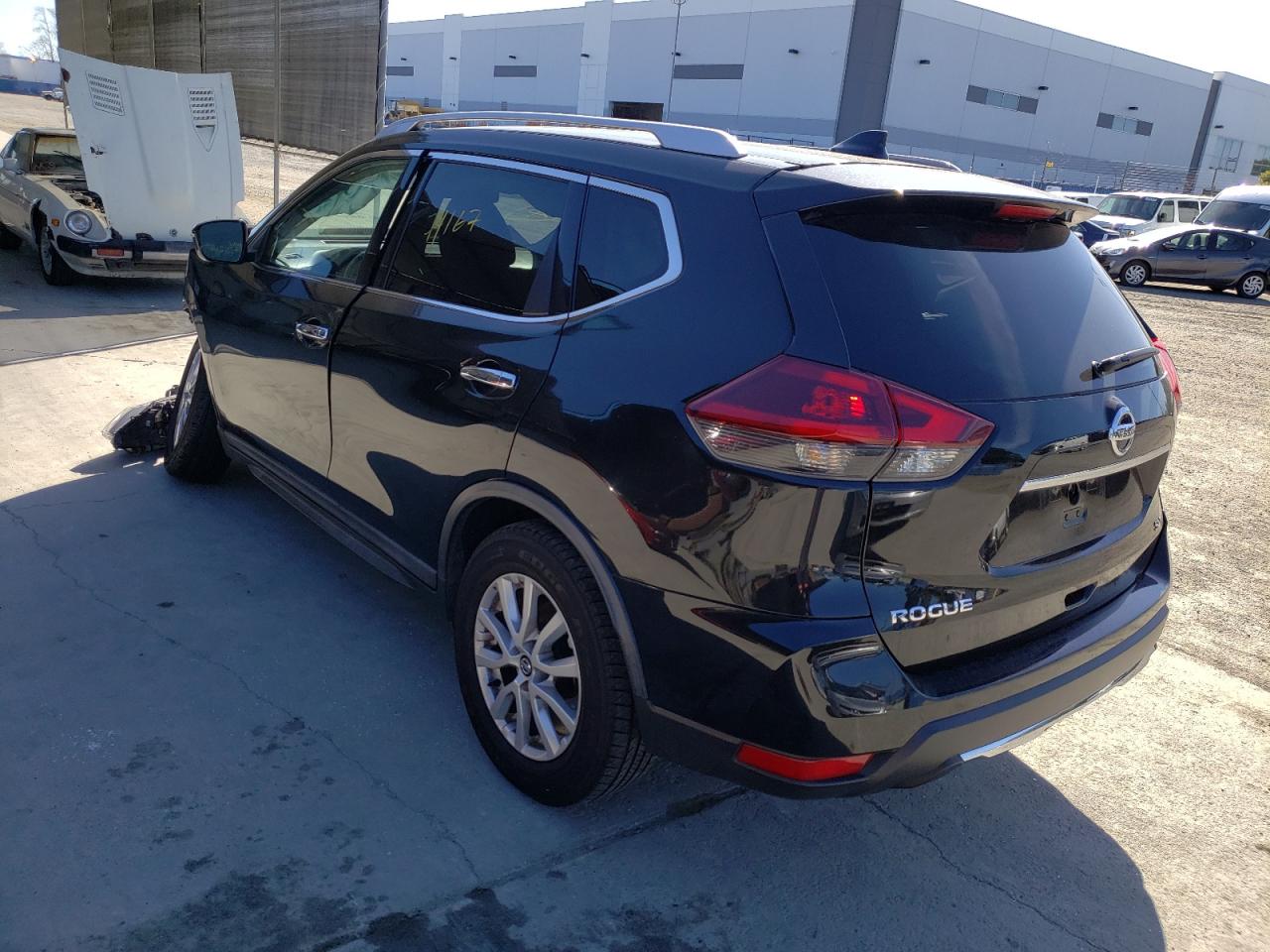 Photo 3 from auction – 2018 NISSAN ROGUE S with VIN KNMAT2MT2JP569761