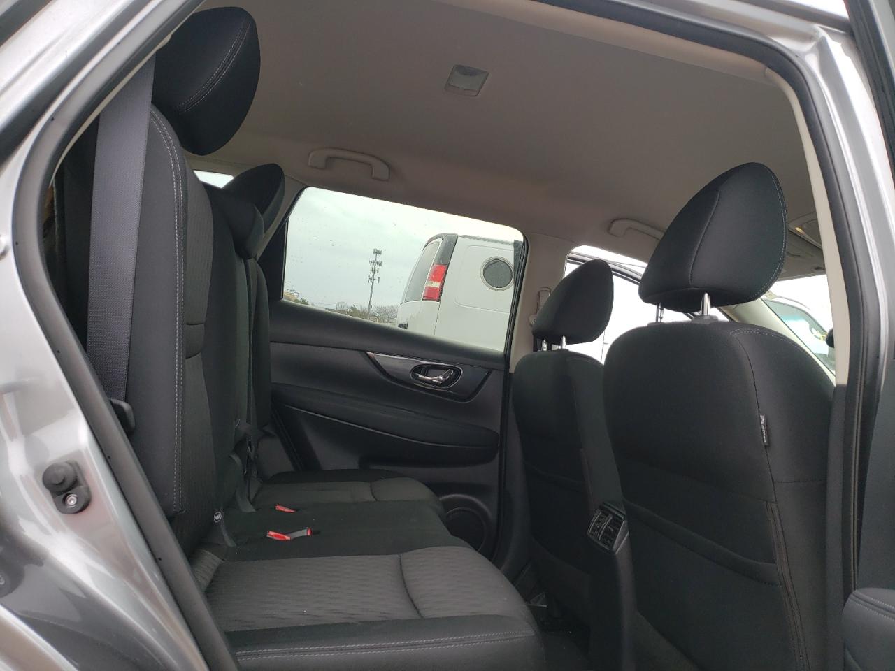 Photo 6 from auction – 2018 NISSAN ROGUE S with VIN KNMAT2MV7JP587108