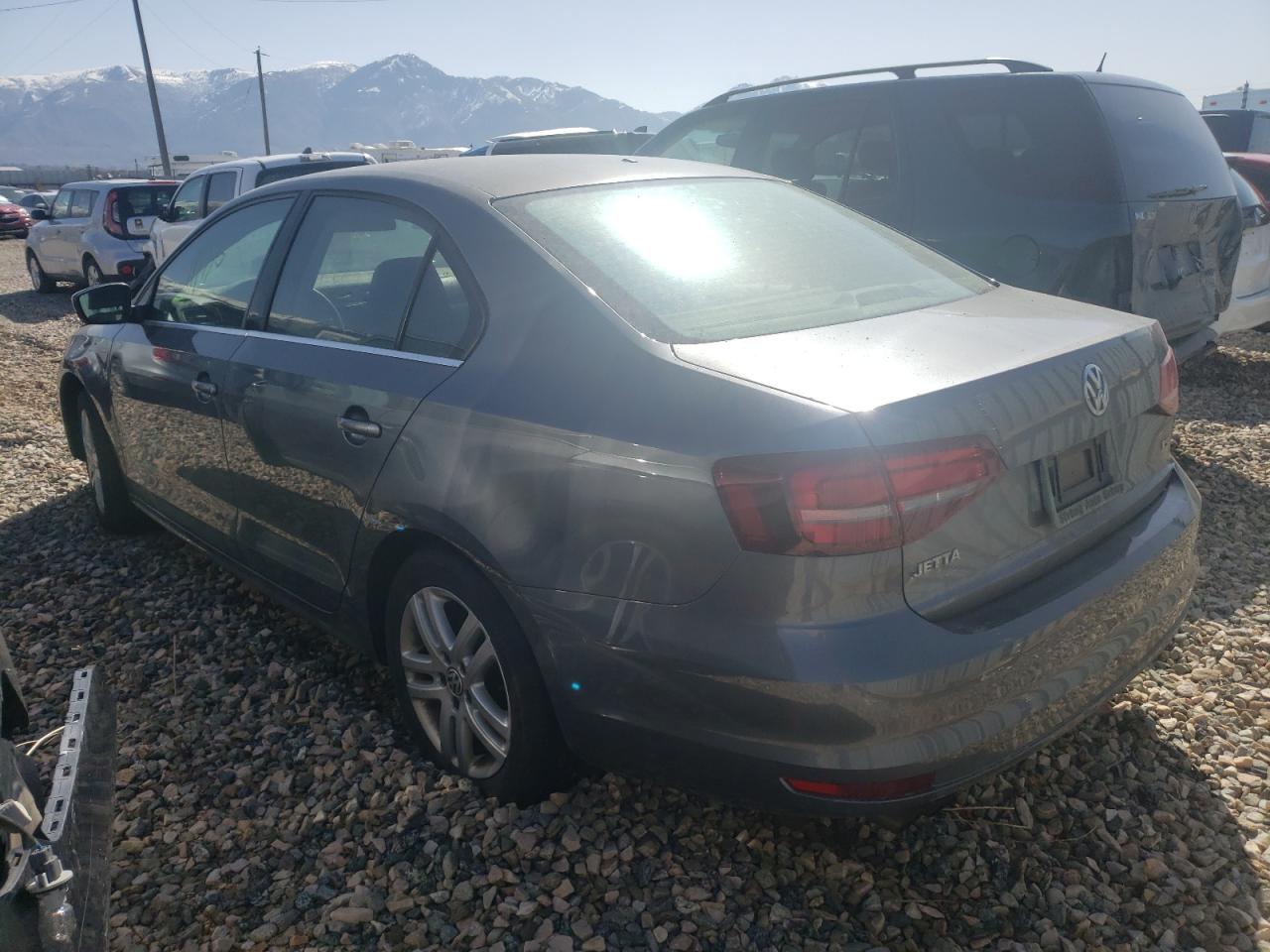 Photo 3 from auction – 2017 VOLKSWAGEN JETTA S with VIN 3VW2B7AJXHM231836