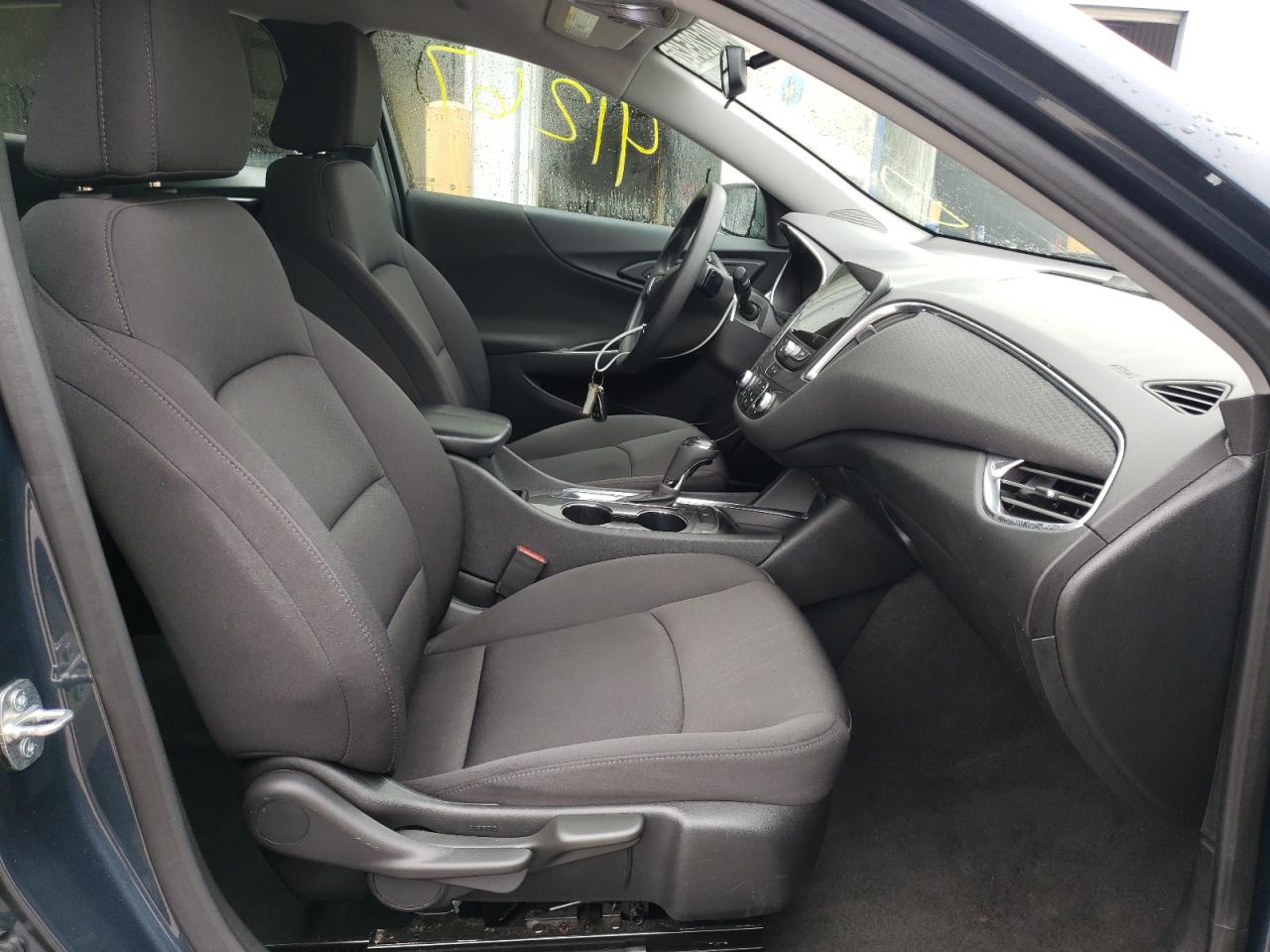 Photo 5 from auction – 2020 CHEVROLET MALIBU LT with VIN 1G1ZD5ST8LF084644