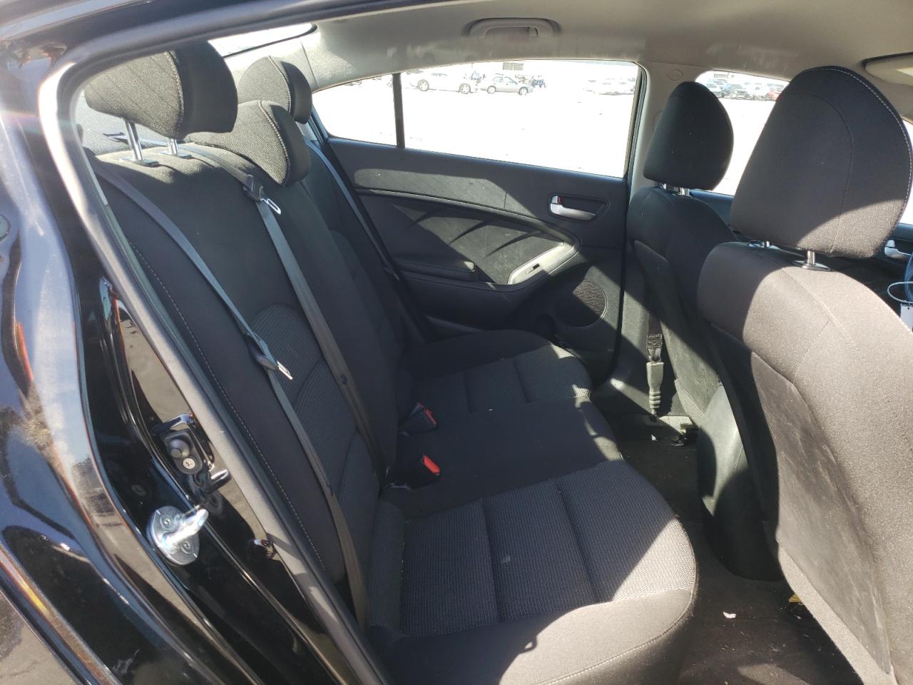 Photo 6 from auction – 2017 KIA FORTE LX with VIN 3KPFK4A78HE065284