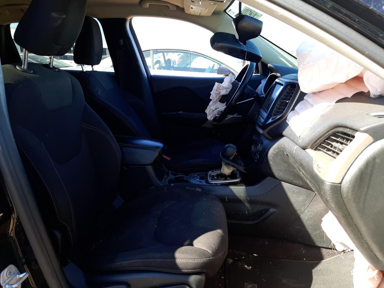 Photo 5 from auction – 2017 JEEP CHEROKEE L with VIN 1C4PJLCB4HW652896
