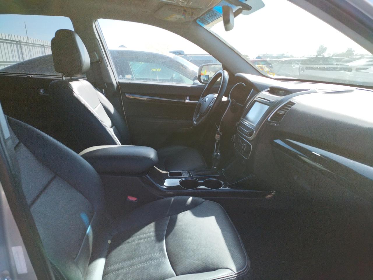 Photo 5 from auction – 2014 KIA SORENTO EX with VIN 5XYKUDA73EG477314
