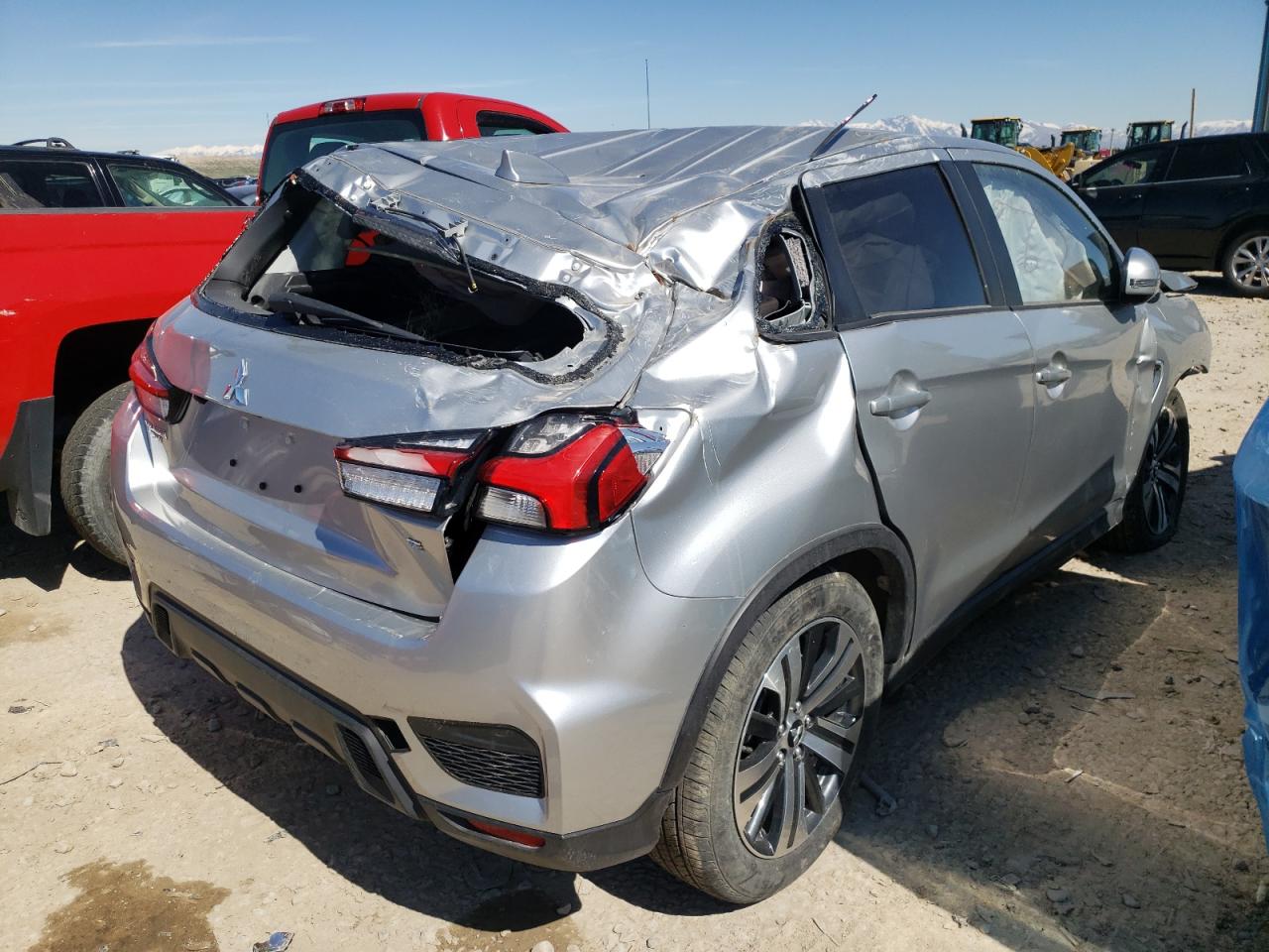 Photo 4 from auction – 2021 MITSUBISHI OUTLANDER with VIN JA4ARUAU0MU024083