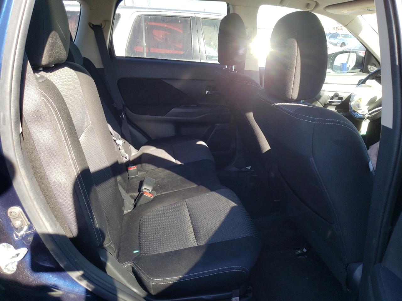 Zdjęcie 6 z aukcji – 2017 MITSUBISHI OUTLANDER z VIN JA4AD2A30HZ068121