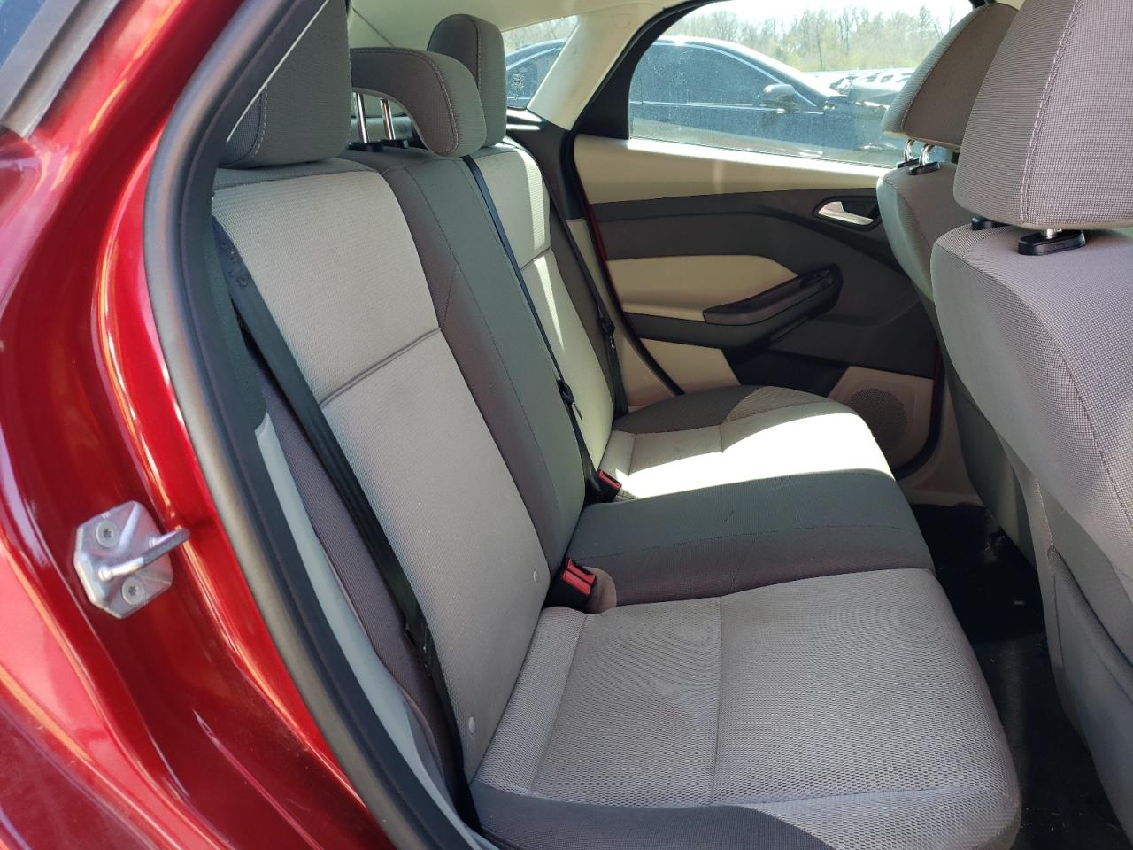 Фото 6 с аукциона – 2014 FORD FOCUS SE с VIN 1FADP3K22EL190490