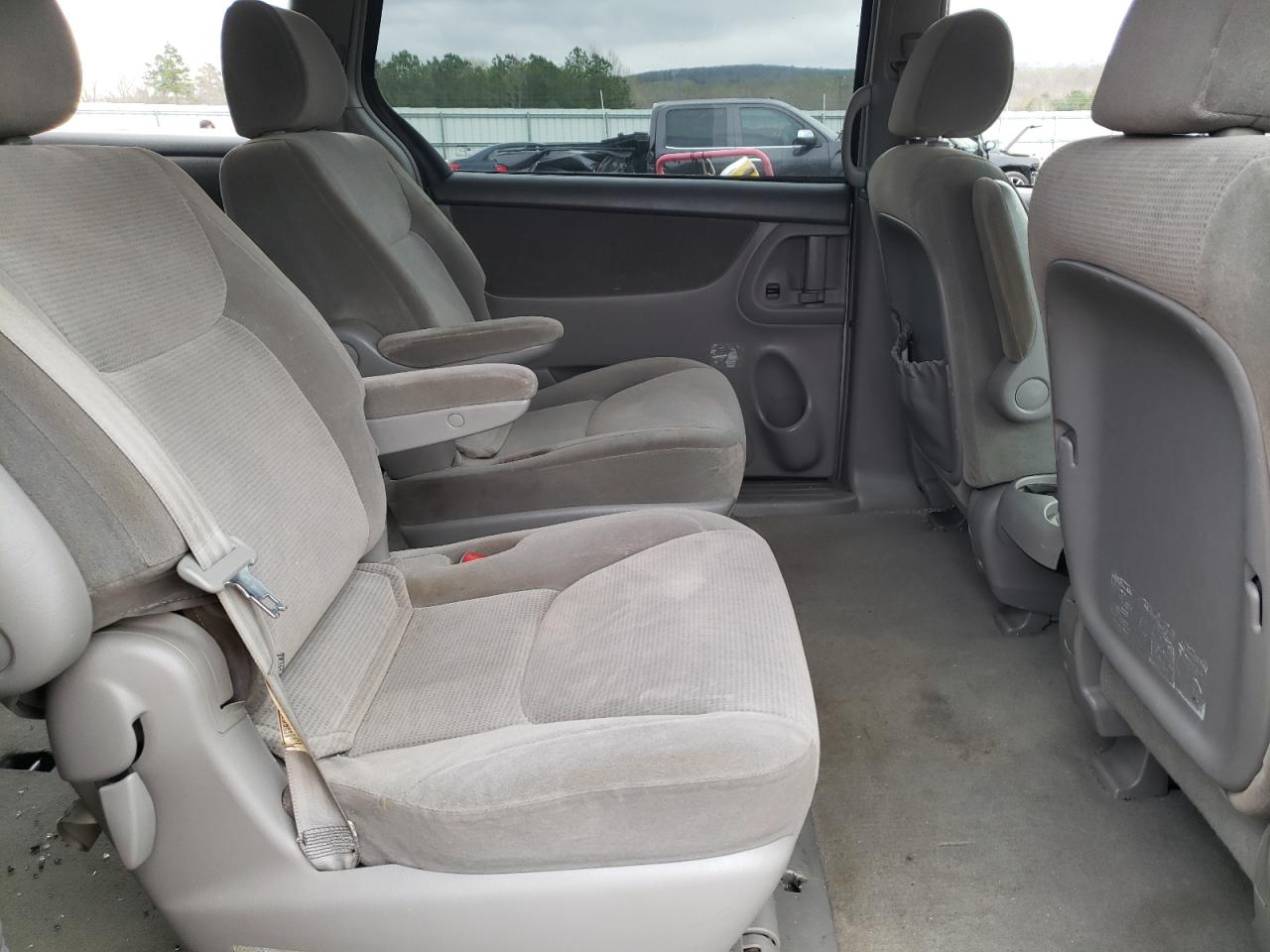 Photo 6 from auction – 2004 TOYOTA SIENNA CE with VIN 5TDZA23C94S002483