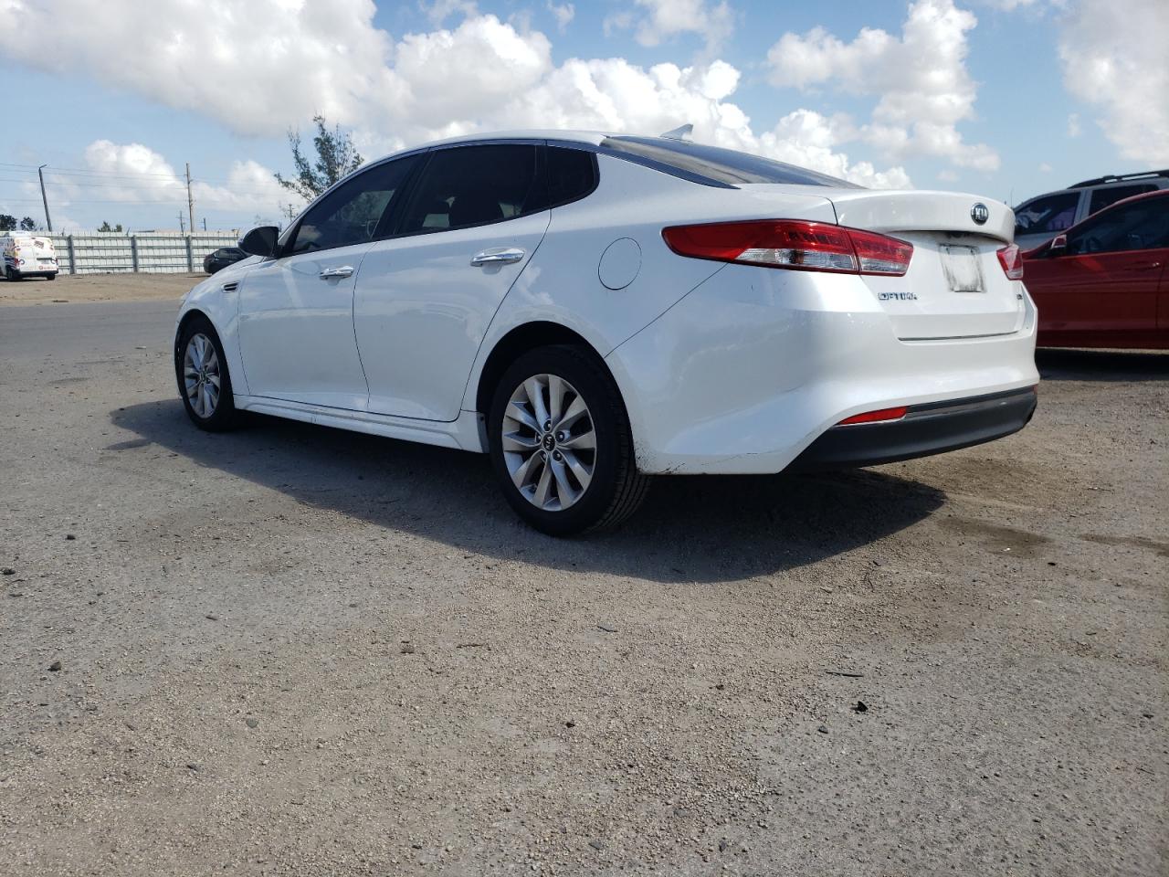 Photo 3 from auction – 2016 KIA OPTIMA EX with VIN 5XXGU4L30GG055315