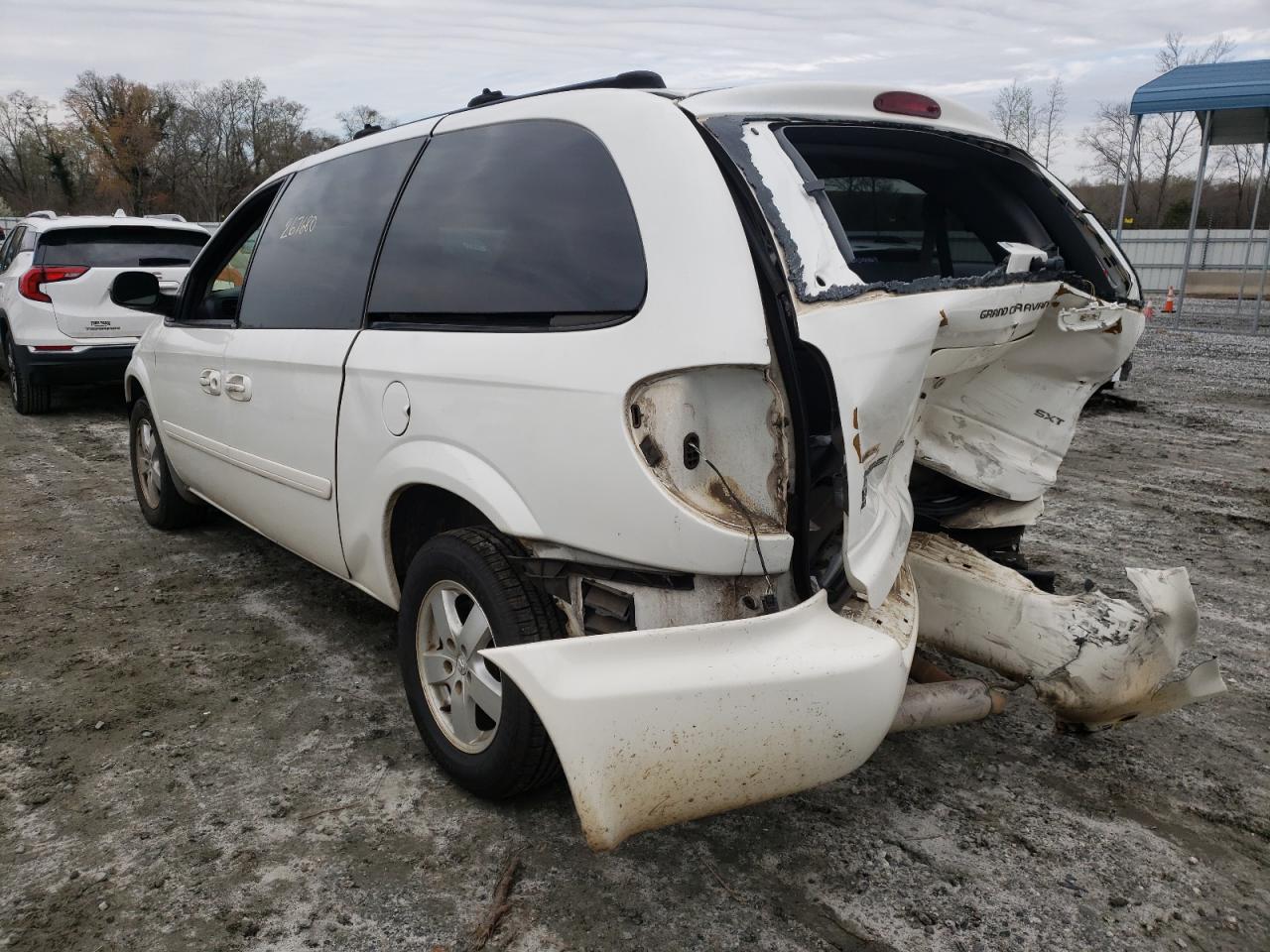 Photo 3 from auction – 2005 DODGE GRAND CARA with VIN 2D4GP44L05R463763