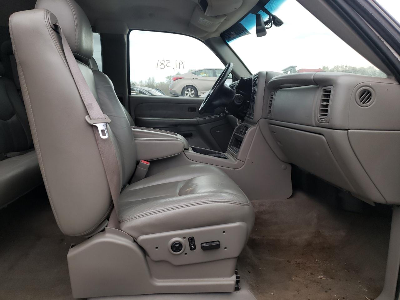 Photo 5 from auction – 2003 CHEVROLET SILVERADO with VIN 1GCEK19T63E204098