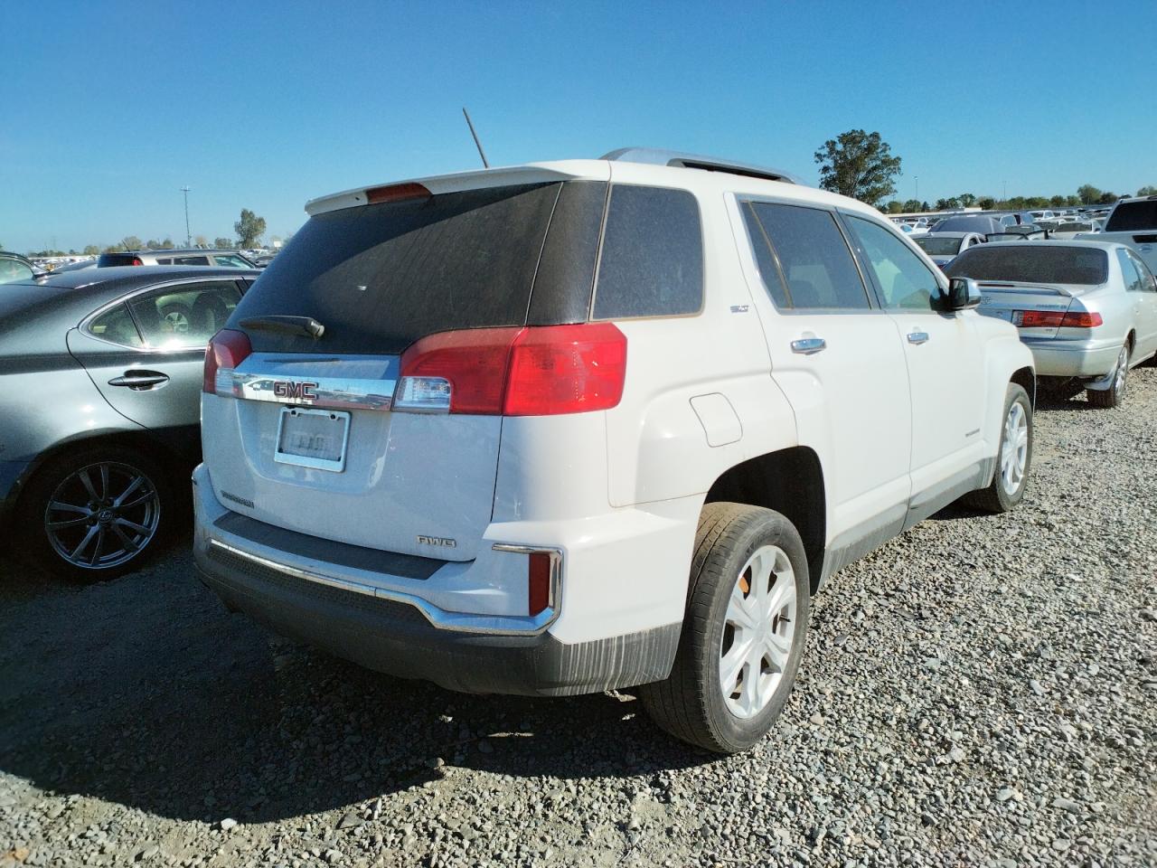 Photo 4 from auction – 2017 GMC TERRAIN SL with VIN 2GKFLUEK5H6315676