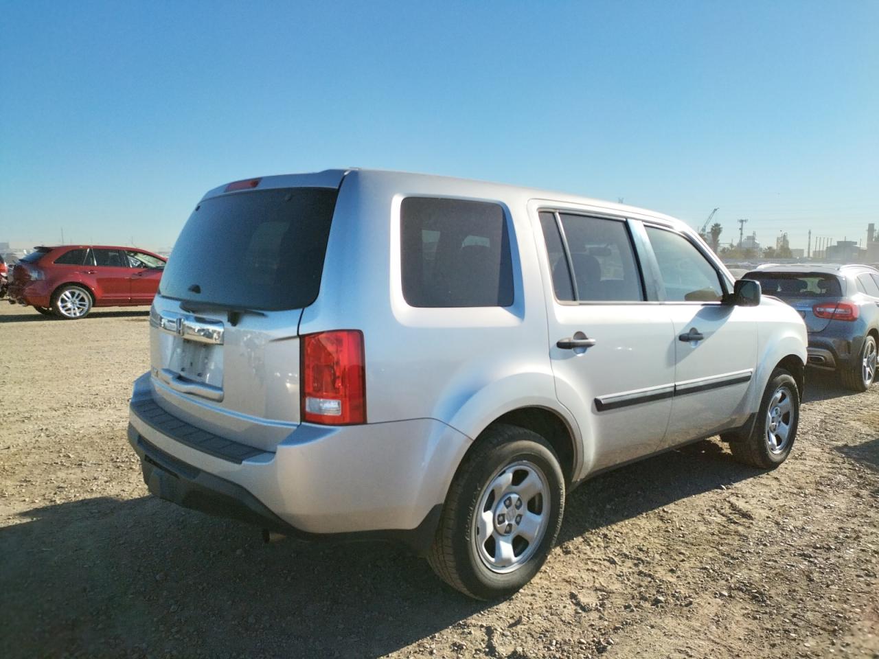 Photo 4 from auction – 2015 HONDA PILOT LX with VIN 5FNYF3H27FB028512