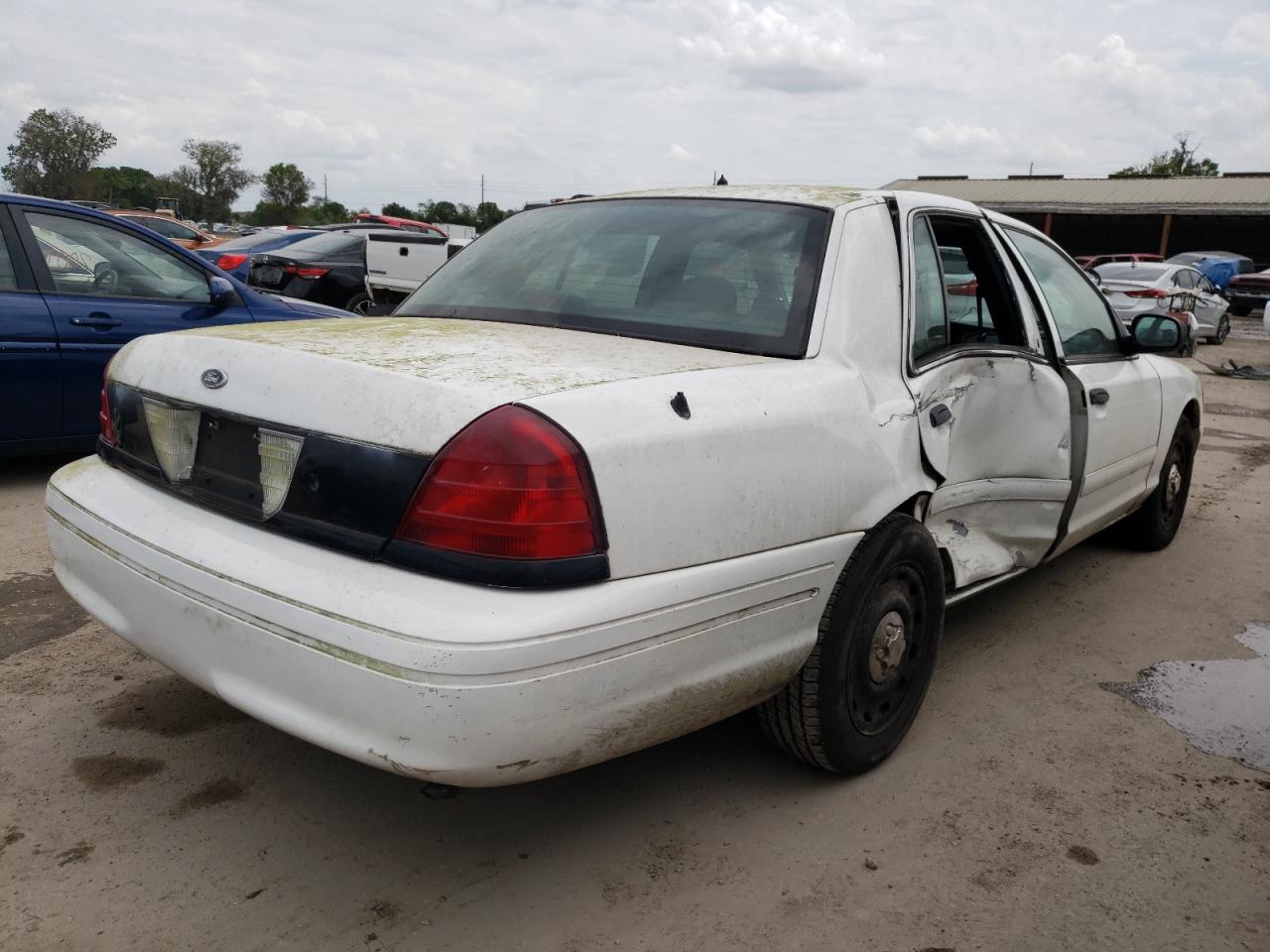 Photo 4 from auction – 2005 FORD CROWN VICT with VIN 2FAFP71WX5X165246