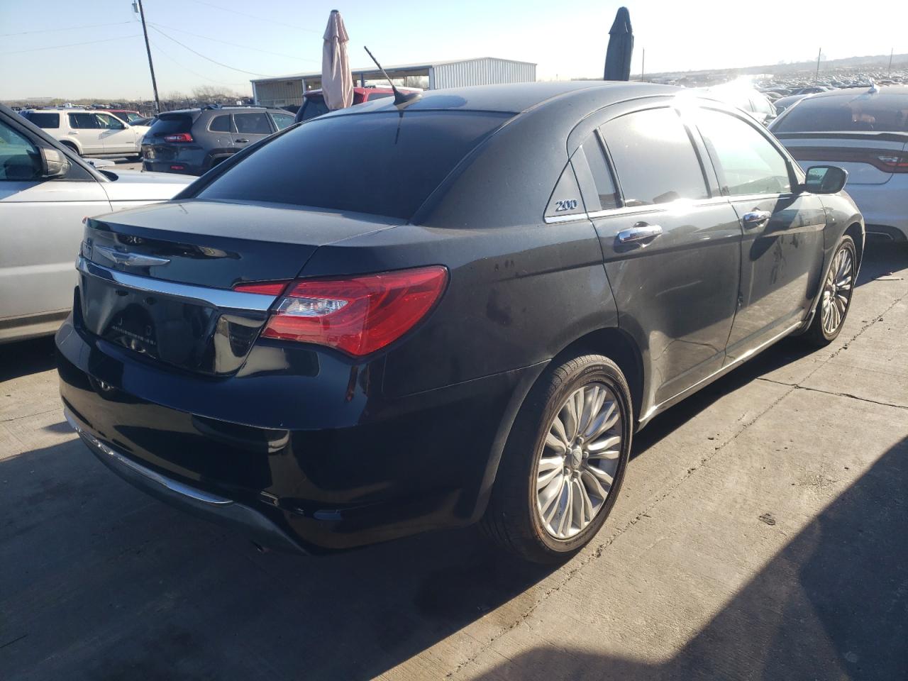 Photo 4 from auction – 2013 CHRYSLER 200 LIMITE with VIN 1C3CCBCG6DN715595