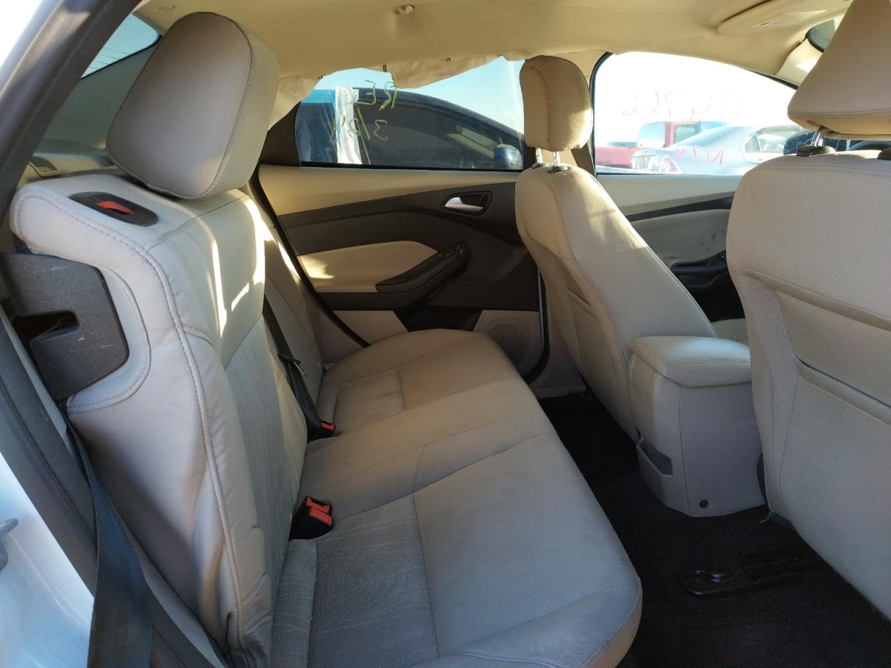 Photo 6 from auction – 2016 FORD FOCUS SE with VIN 1FADP3F2XGL273856