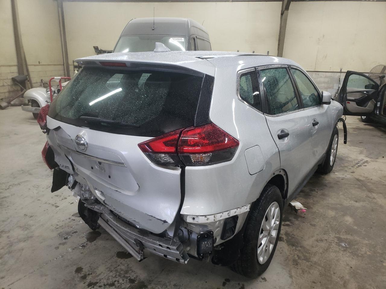 Photo 4 from auction – 2018 NISSAN ROGUE S with VIN KNMAT2MT7JP546363