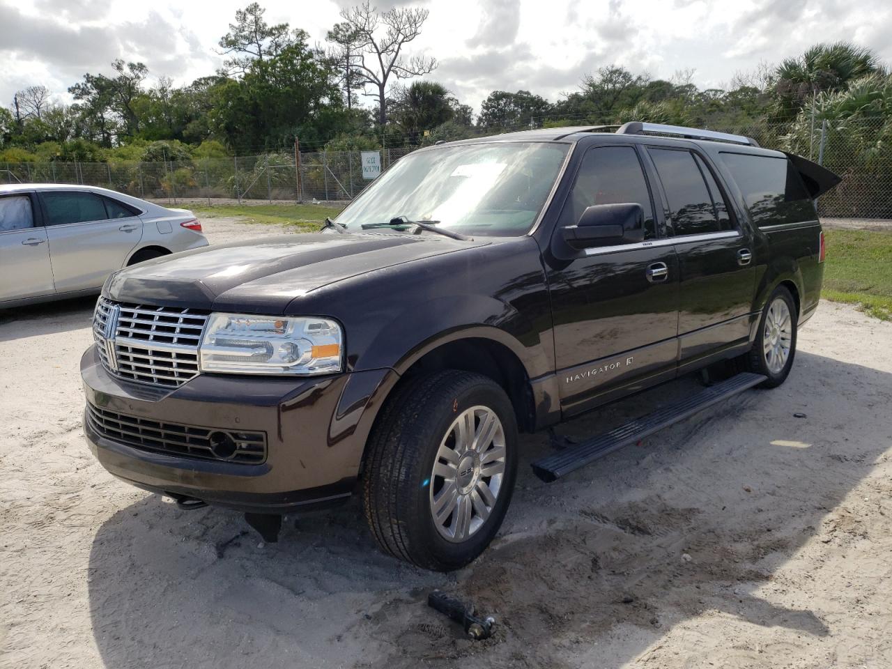 Photo 2 from auction – 2013 LINCOLN NAVIGATOR with VIN 5LMJJ3J5XDEL07433